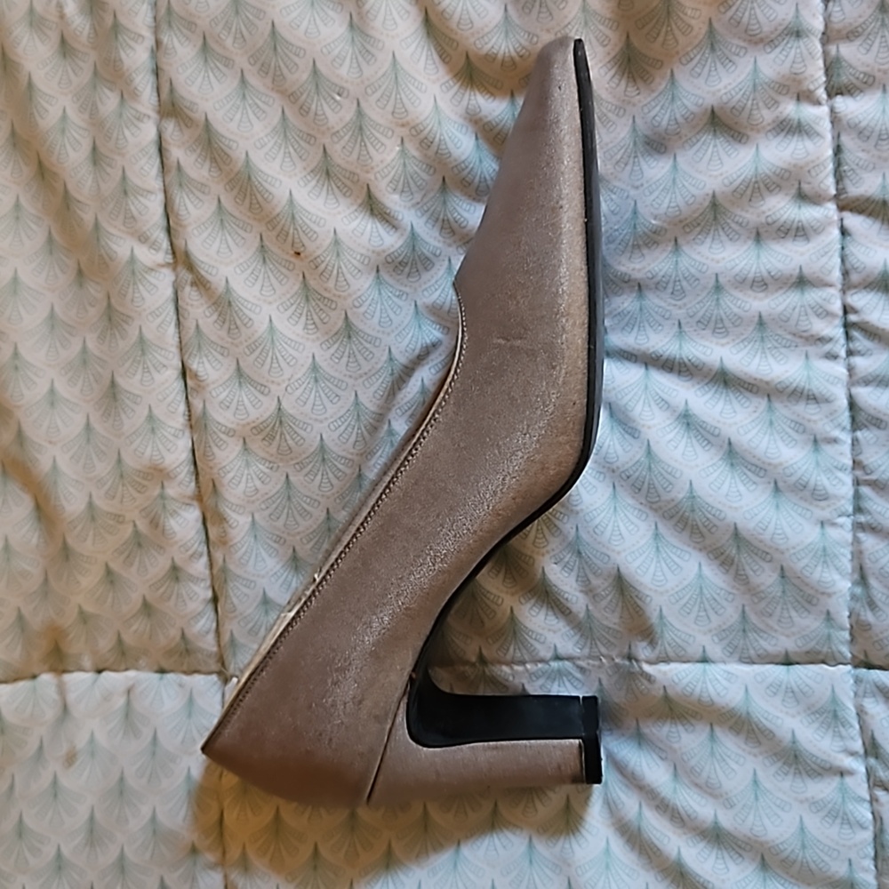 Silver pumps